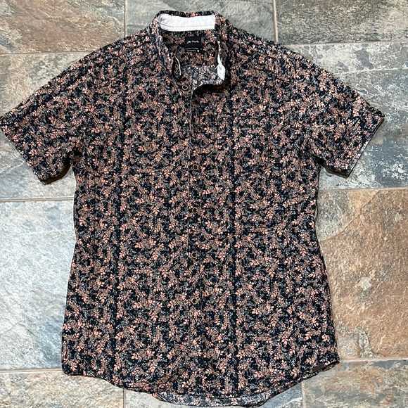 J.B. Holt Other - Casual Short-Sleeve Button-Down Shirt in Black with Coral Print